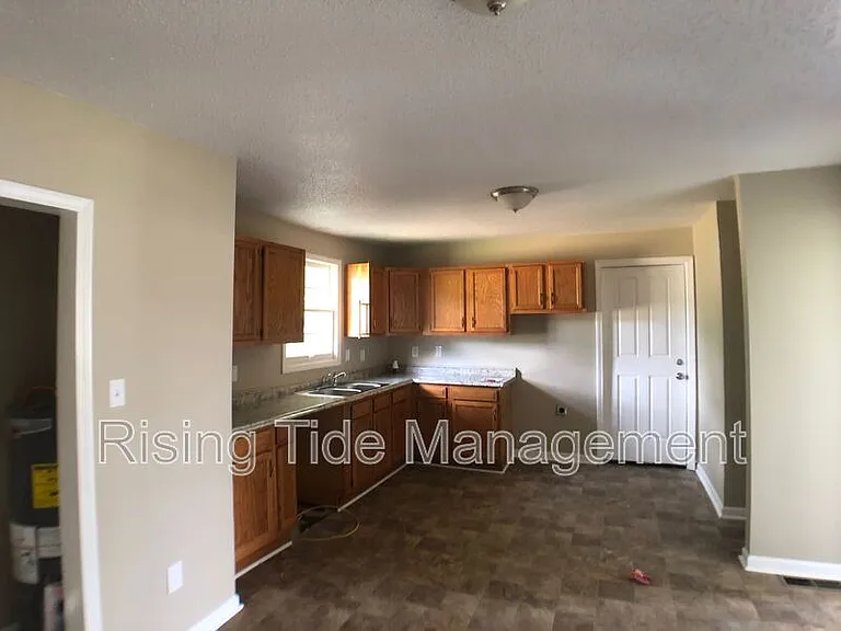 1236 Hanover St — Photo 7