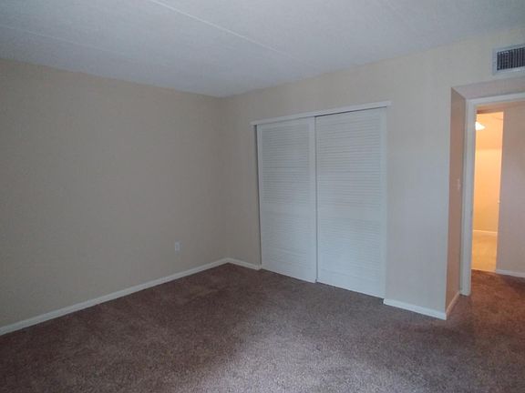4th image of 510 N Trask St #305