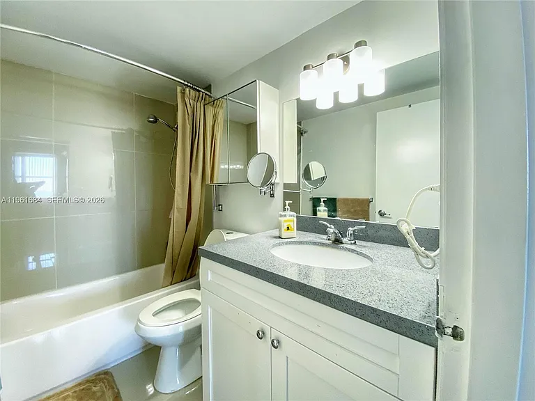5601 Collins Ave #1423 — Photo 9