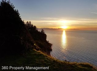 1911 W Beach Rd, Oak Harbor, WA 98277
