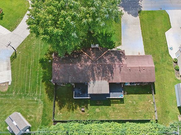 3rd image of 750 Susan Dr