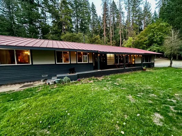 833 & 835 Elk Creek Rd, Happy Camp, CA 96039