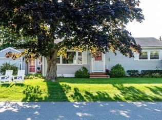 15 Crescent View Ave, Cape Elizabeth, ME 04107