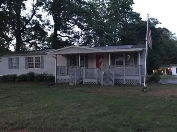 401 Doliver Dr, Horse Shoe, NC 28742