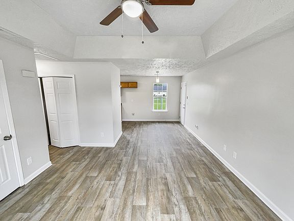 3rd image of 2423 Aspen Ave