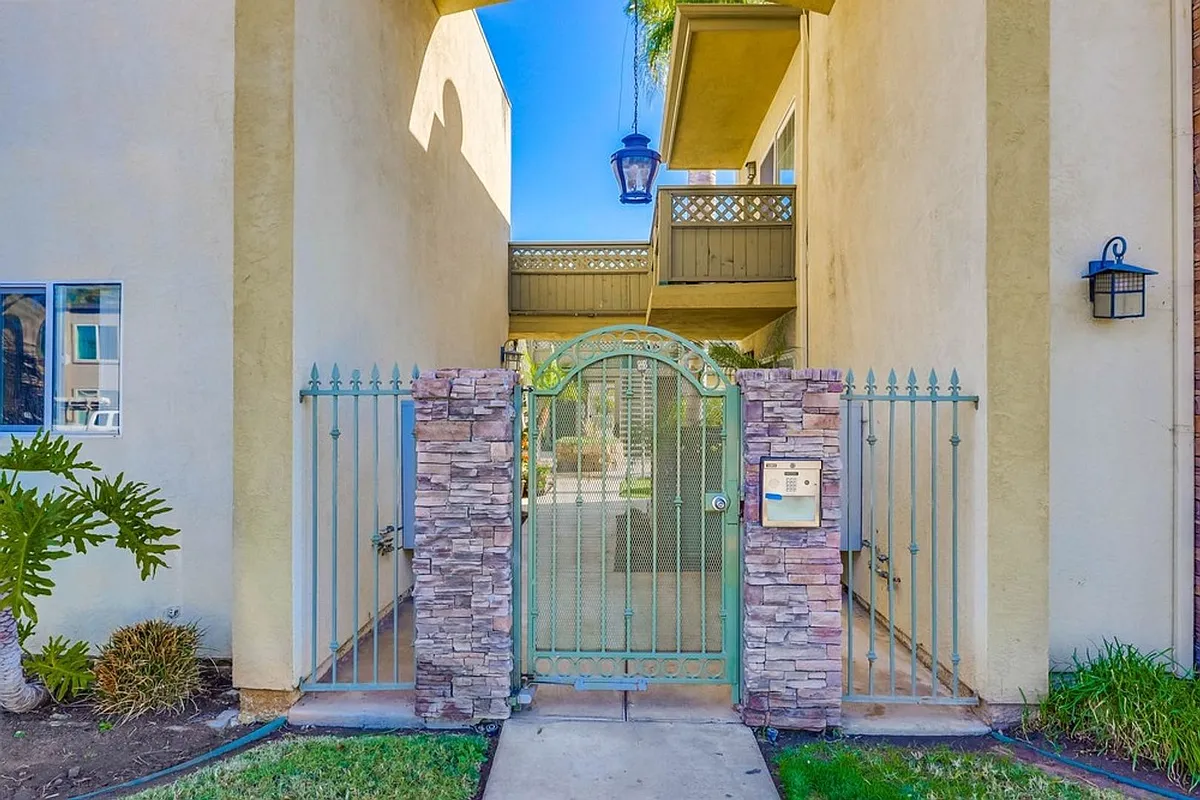 Building Photo - 453 Graves Ave #18