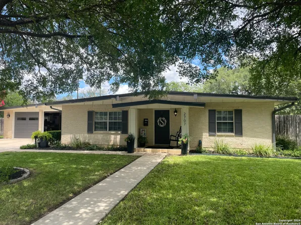 2707 AVENUE H, Hondo, TX 78861