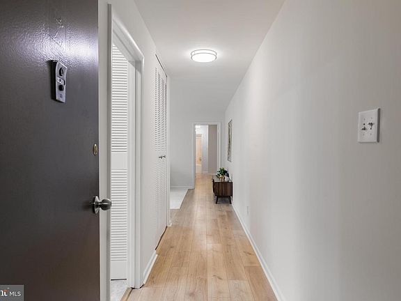3rd image of 10636 Montrose Ave APT 101