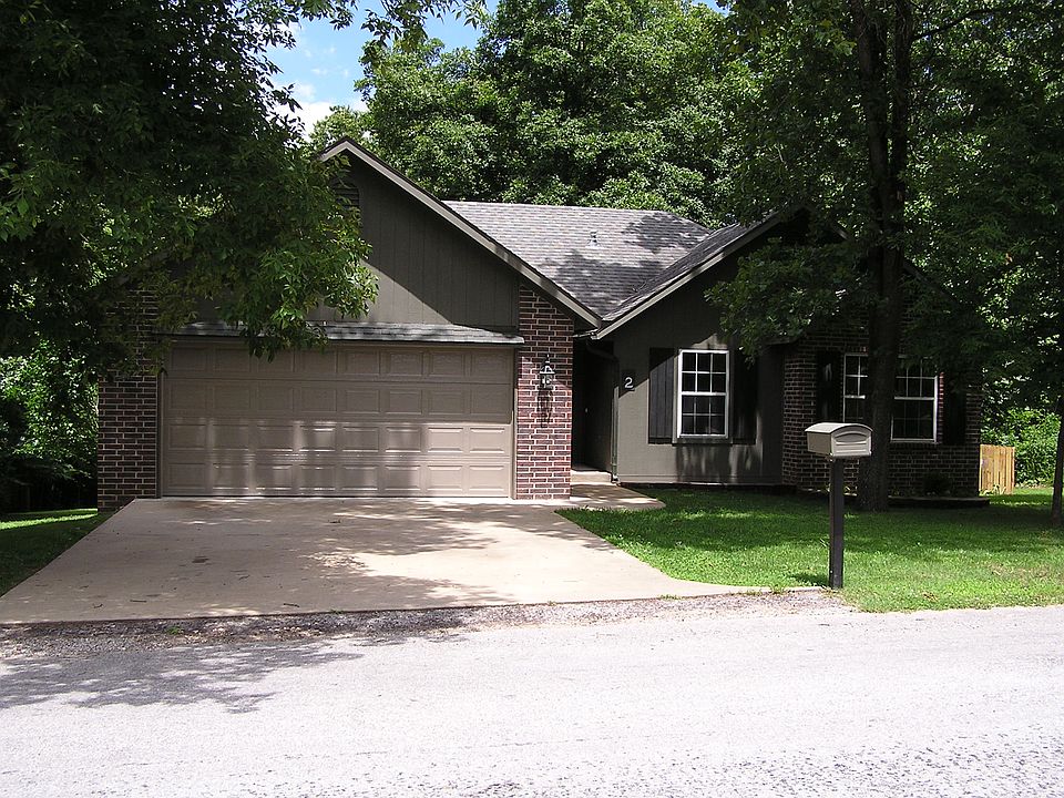 1st image of 2 Piccadilly Ln