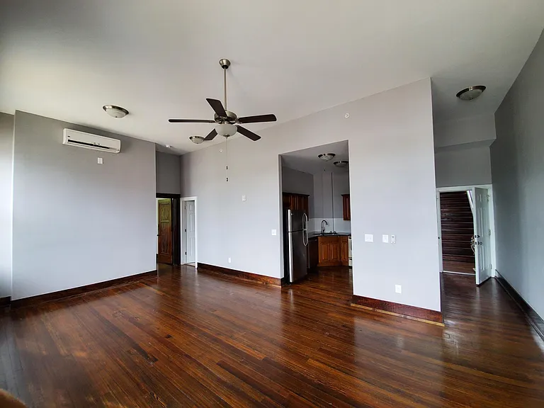 214 W Elm St #202 — Photo 2