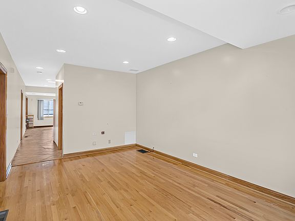 3rd image of 1737 N Lockwood Ave
