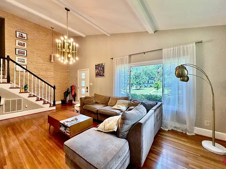 1824 Tamworth Dr — Photo 4