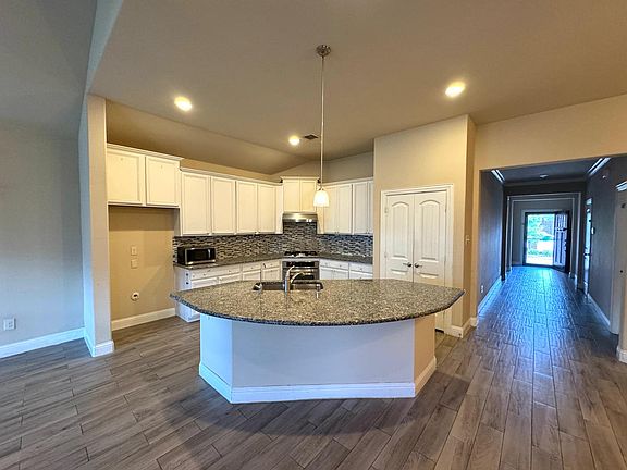 3rd image of 5817 Zinnia Dr
