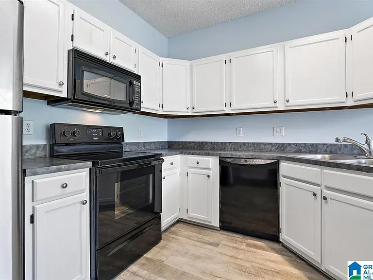 1947 Waterford Pl #1947 — Photo 8