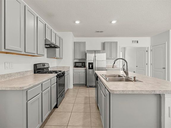 5th image of 3658 CASPIAN STREET
