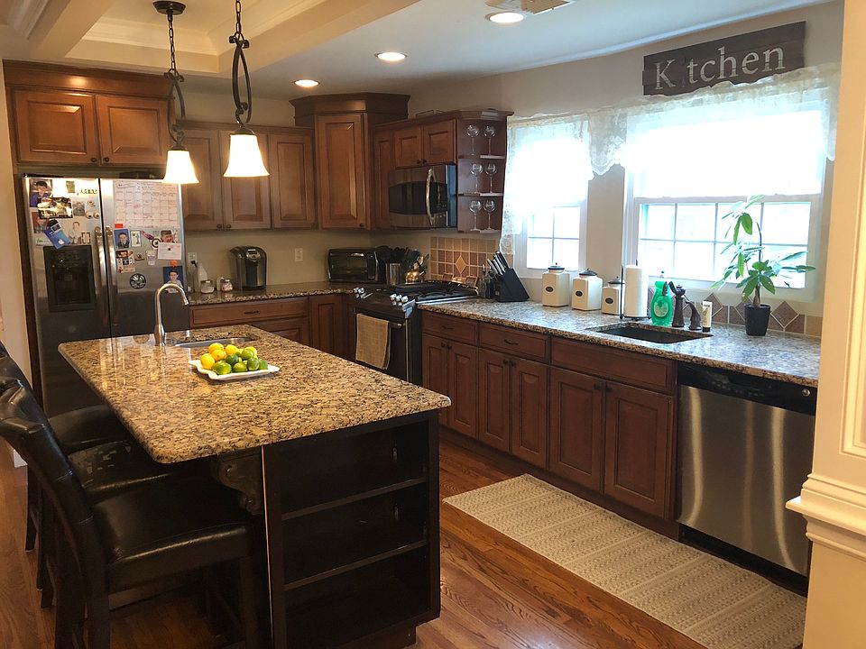 1st image of 6 Glen Ln