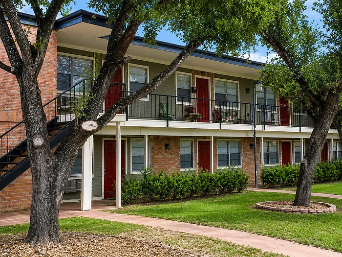1 bed, 1.0 bath, $545 — Photo 2