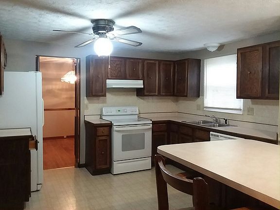 5th image of 7 Ormsbee Ave