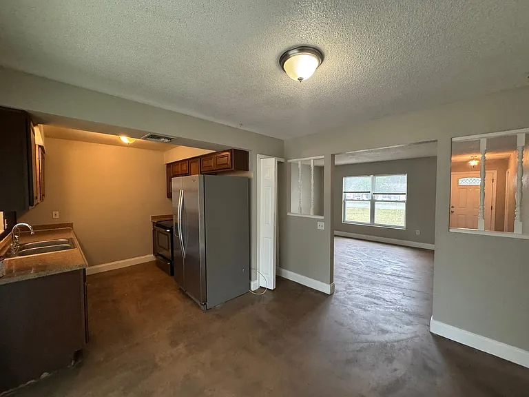 1199 Lawrence Ave — Photo 11