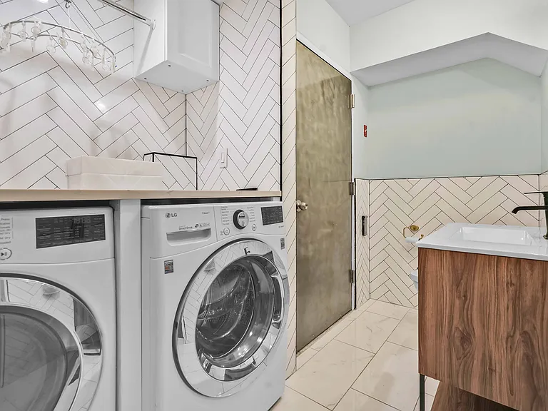 351 S 3rd St #1C — Photo 16