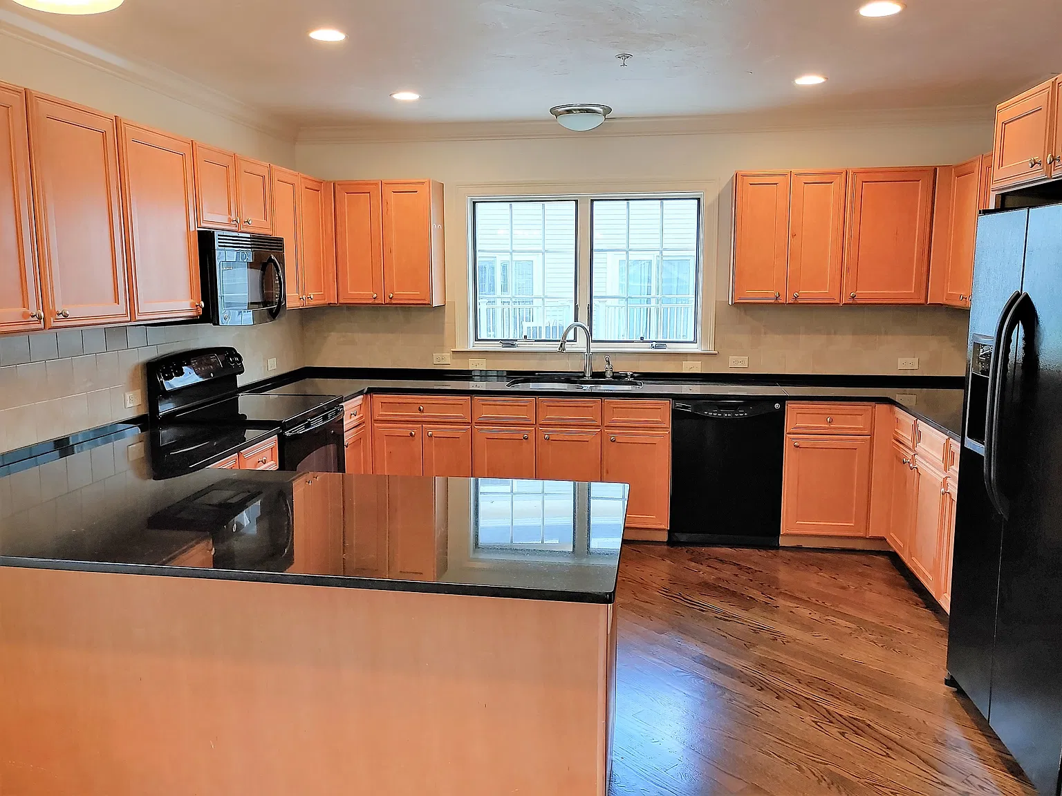 3 bed, 3.5 bath, 2254 sqft, $4,950 — Photo 3