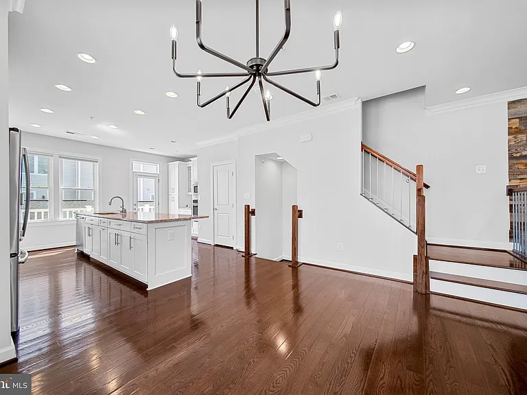 1121 S Lincoln St — Photo 15