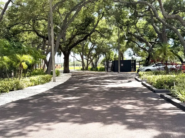 The Apartments at Oak Creek, 2175 62nd St N #438e26401, Clearwater, FL 33760