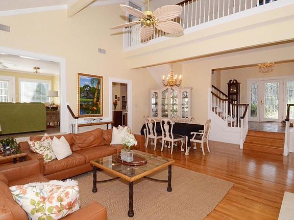 5th image of 126 Nandina Cir
