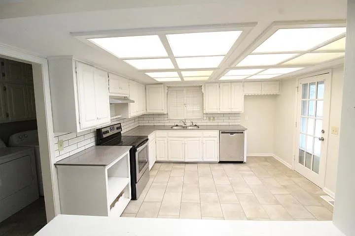 2436 Huntleigh Dr — Photo 3