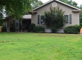 2703 N Bayshore Dr, Seneca, SC 29672