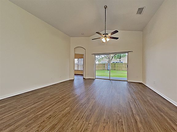 3rd image of 517 Hampshire Ln