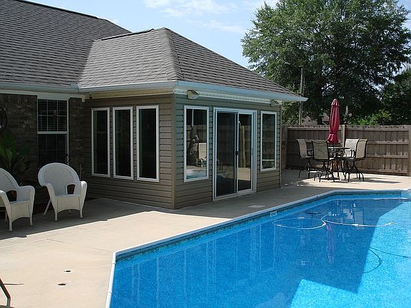 4th image of 530 E Greenfield Dr