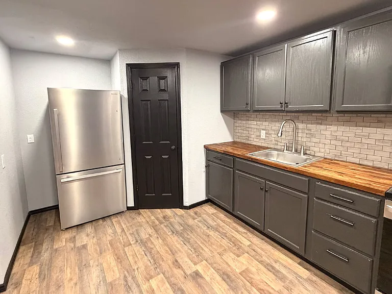 1214 College Ave — Photo 5