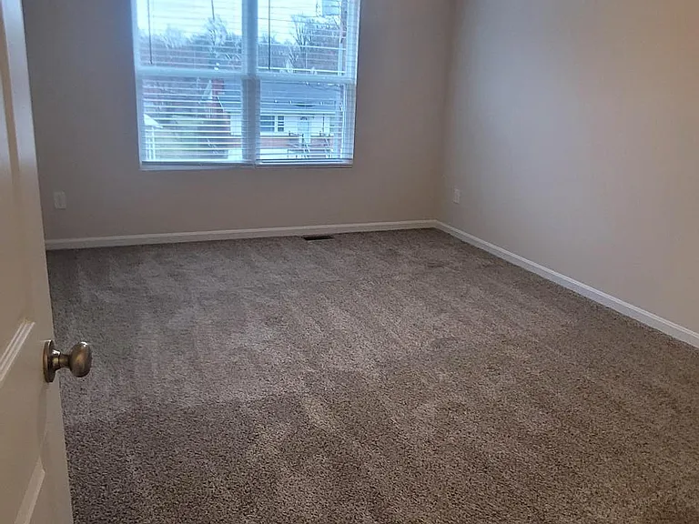413 Locust St — Photo 10