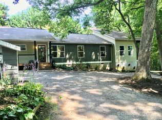 16 Cowan Ln, Fairview, NC 28730