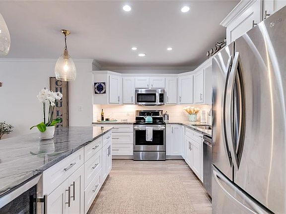 5th image of 705 Berry Ct