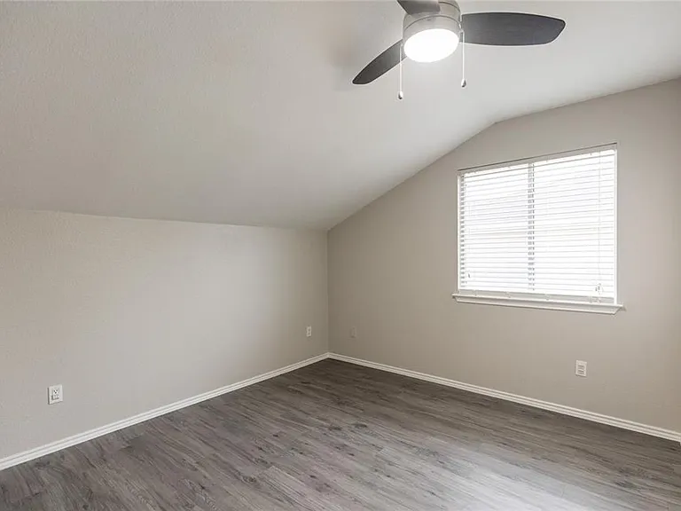 1701 Golden Sunrise Ln — Photo 17