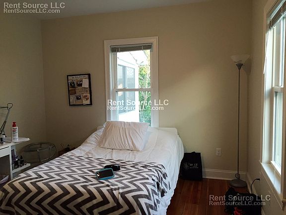 4th image of 27 Willard Ave #1