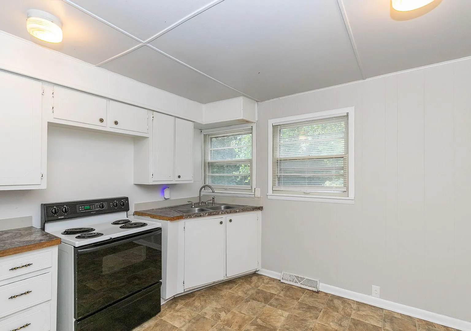 2 Bed 1 bath Home in Independence — Photo 4
