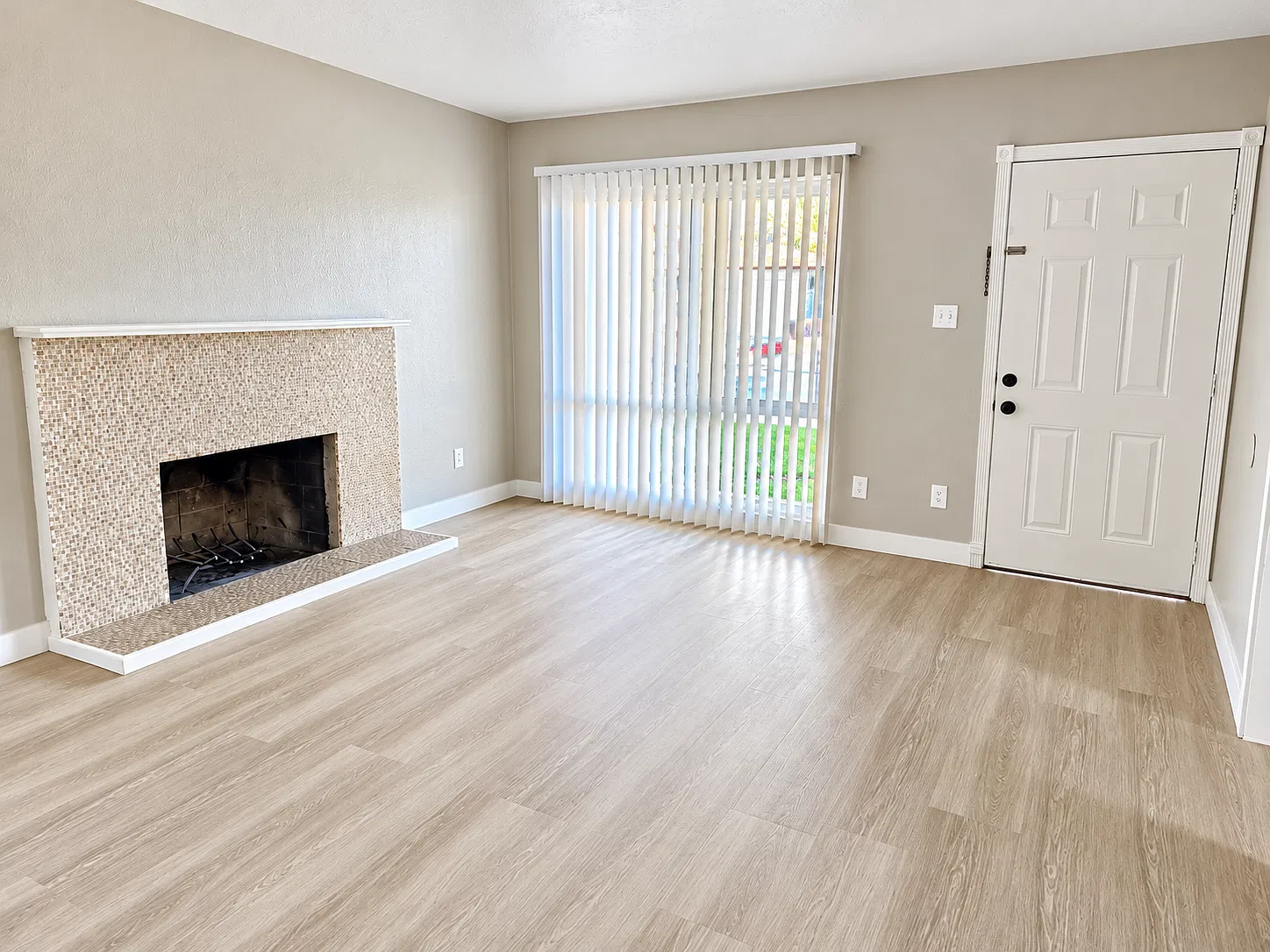 2 bed, 850 sqft, $2,250 — Photo 2