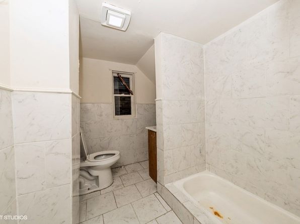 chicago-illinois-2072032355 picture