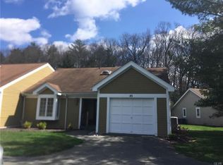 45 Dragon Fly Cir, Stroudsburg, PA 18360
