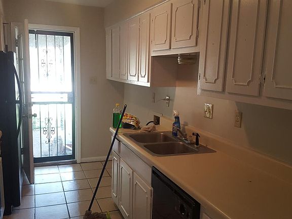 3rd image of 3037 Greenbranch Dr