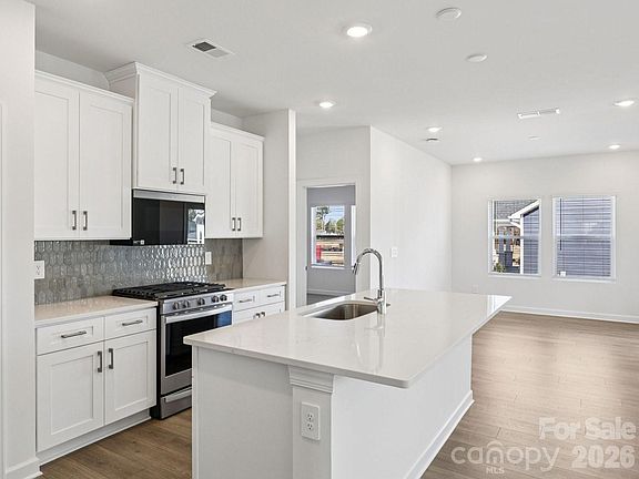 4th image of 337 Hilsaw Ln