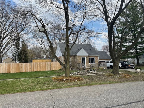3rd image of 1415 Potter Blvd