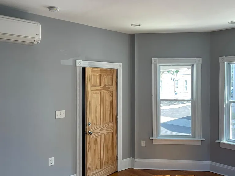 34 Grant Ave — Photo 2