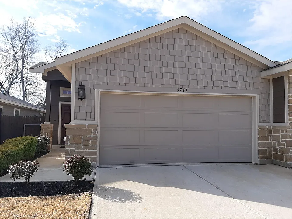 9741 Grosbeak Ln
