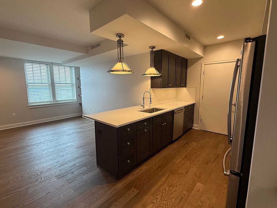 1st image of 525 W Lafayette Blvd 30-apt 16C
