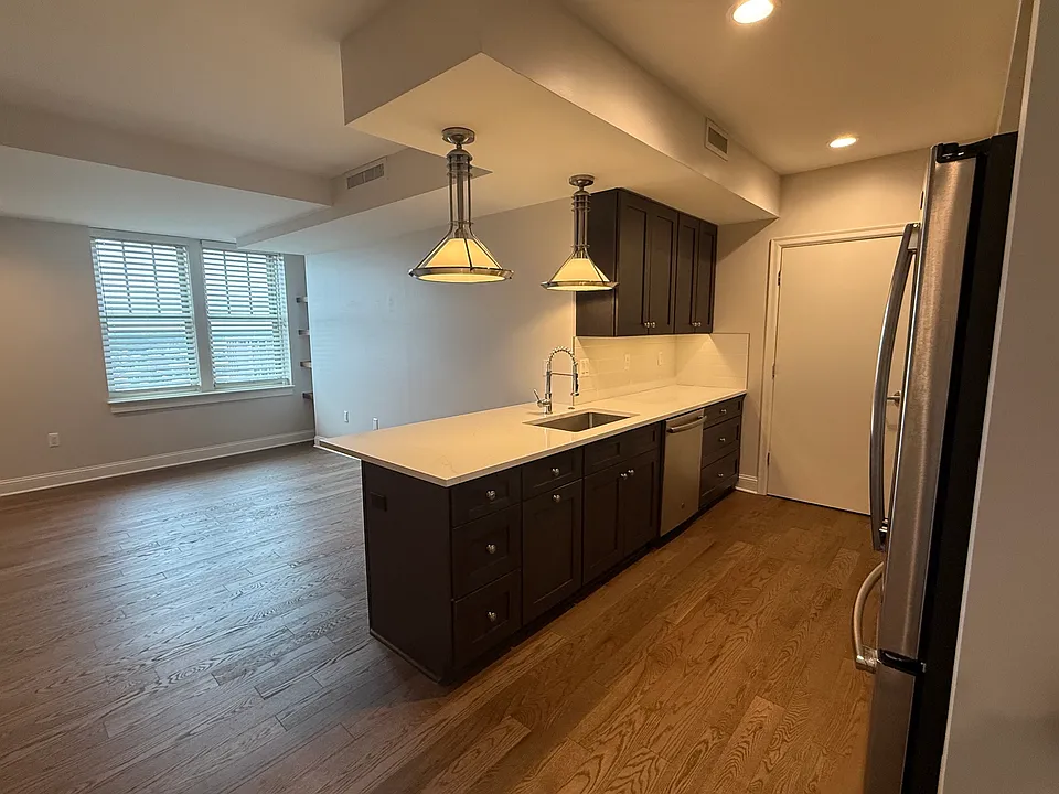 525 W Lafayette Blvd #16C