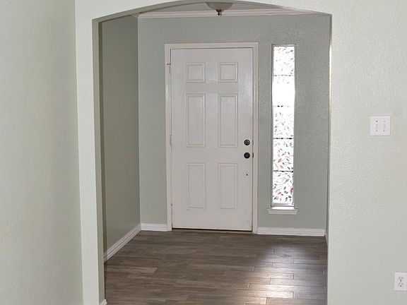 5th image of 10748 Braemoor Dr